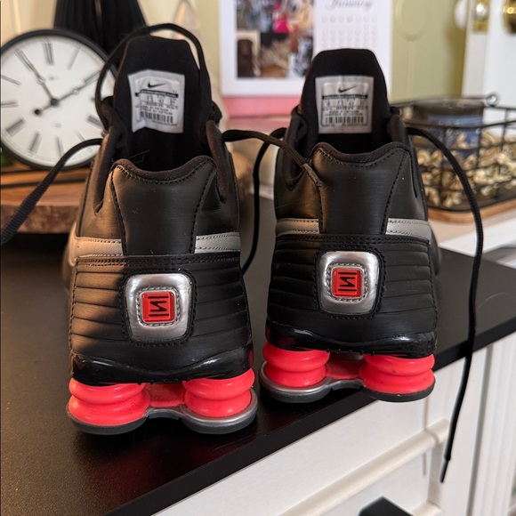 Nike Shox - Picture 3 of 6